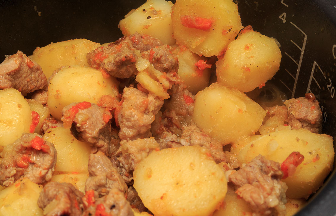 Мясо с картошкой в мультиварке