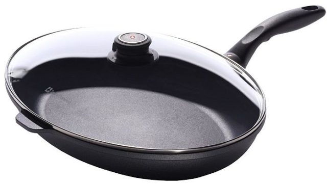Алюминевая сковородка с крышкой