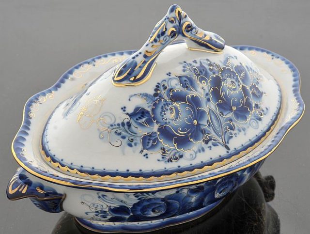Фарфоровая для сервироки